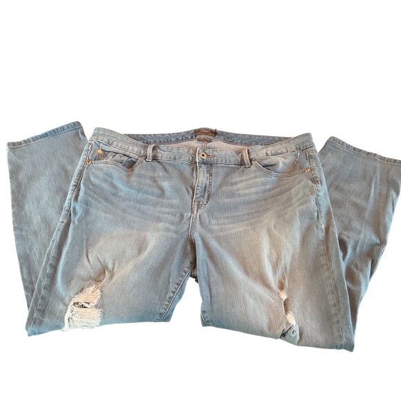 NWOT Torrid Boyfriend Straight Vintage Stretch Distressed Ripped Jeans 22R Light - Picture 2 of 12
